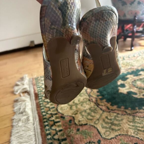 HOST PICK Y2K Anne Klein Multicolor Slingback Kitten Heels with Ruffle 8M - Picture 5 of 15